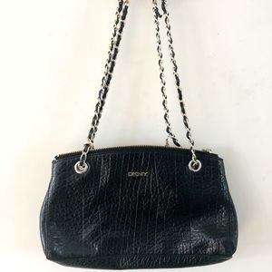 DKNY BLACK SHOULDERBAG
